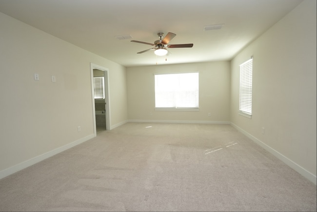 Building Photo - Wonderful 3BR 2BA Home w/ Upgraded Kitchen • Assigned Parking • Patio & Porch in Concord