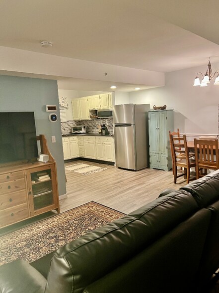 Building Photo - 1623 Old Pond Ln