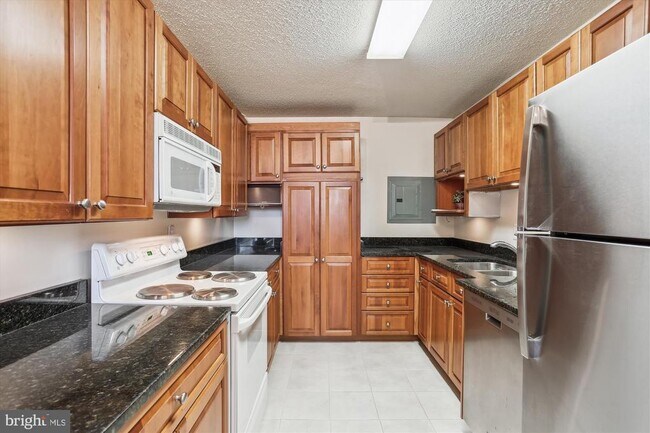 Building Photo - 7420 Westlake Terrace