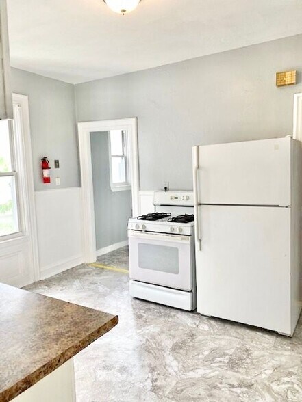 Building Photo - 72 Pocasset Ave