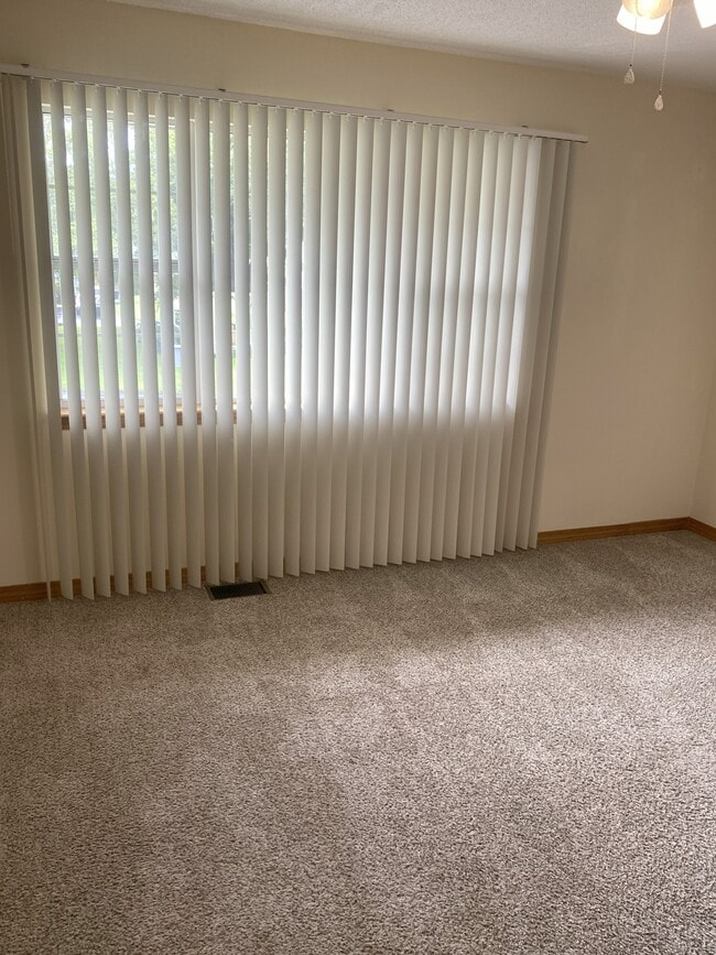 Building Photo - 852 Stonegate Ct