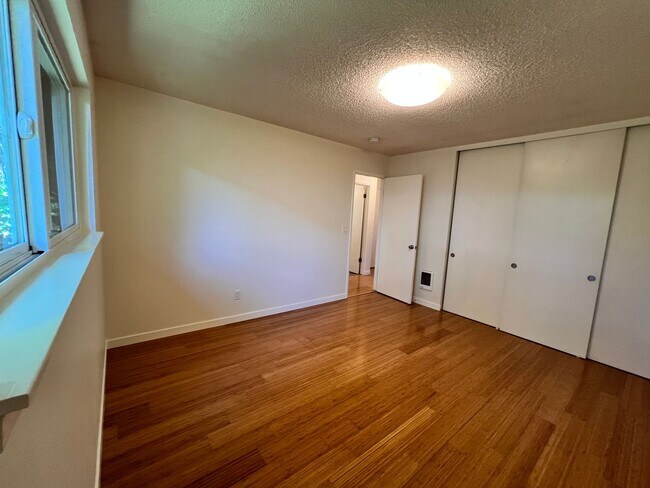 Building Photo - #244-5110 SE 41st Ave