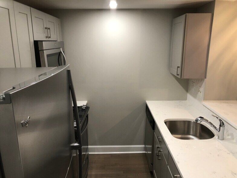 Building Photo - 7 Harcourt St