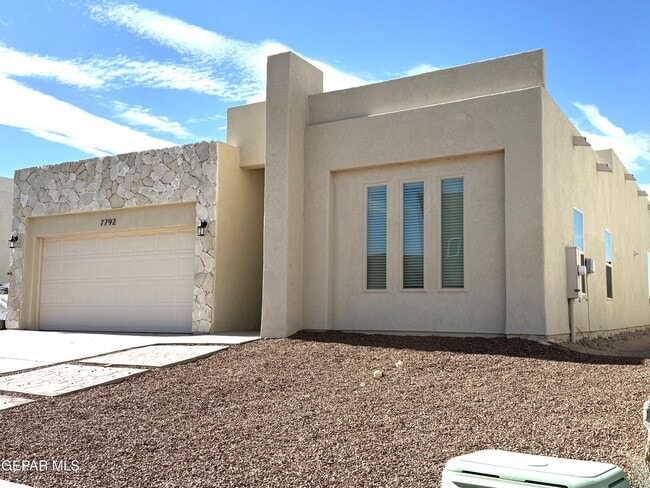Building Photo - 7792 Enchanted Pk Dr