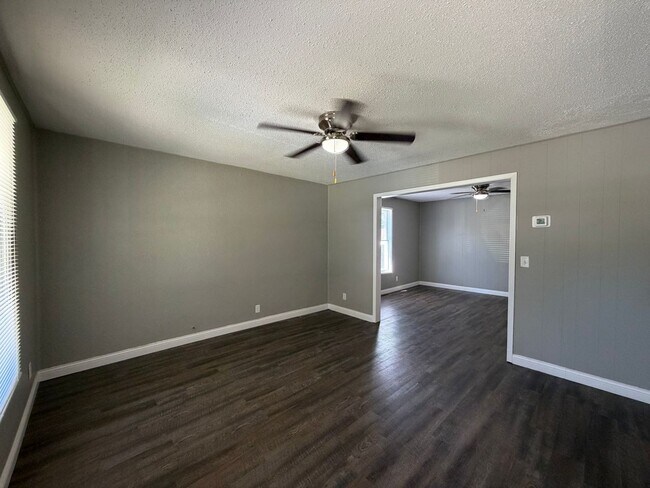 Building Photo - Charming Remodeled 2-Bedroom Home