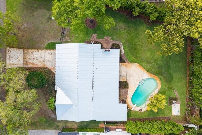 Building Photo - 1711 Chestnut Ave