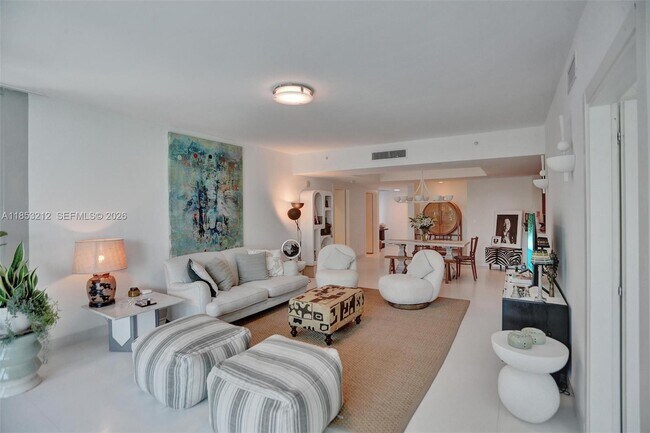 Building Photo - 2627 S Bayshore Dr