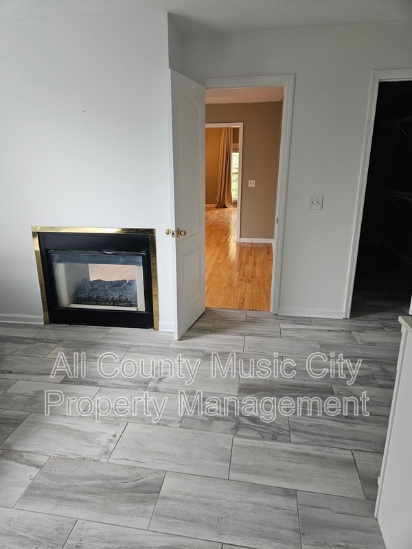 Building Photo - 425 Chamberlain Park Ln