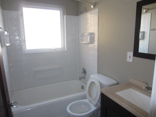 Building Photo - 5831 Woodmont Ave