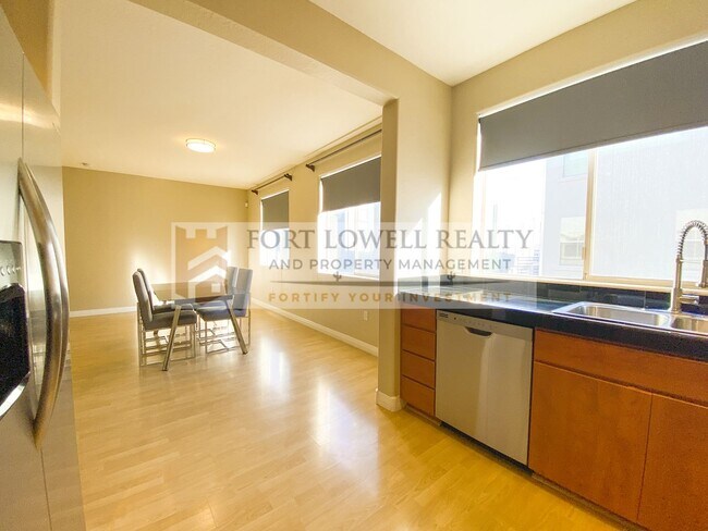 Building Photo - Two bedrooms, 2 Bathrooms 1,288 Sq. Ft. Plus 2 Car Garage in Phoenix AZ 85004