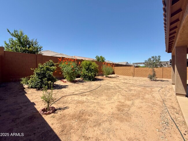 Building Photo - 25945 W Horsham Dr