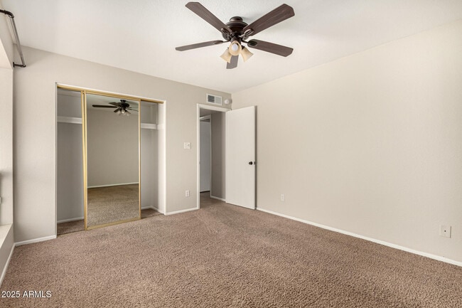 Building Photo - 425 W Pebble Beach Dr