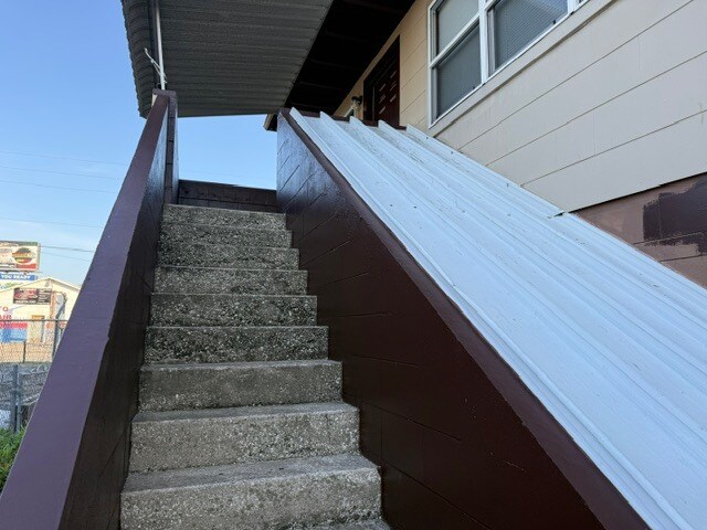 Building Photo - 1002 10th St