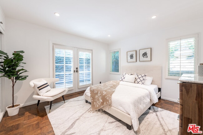 Building Photo - 2559 Hutton Dr