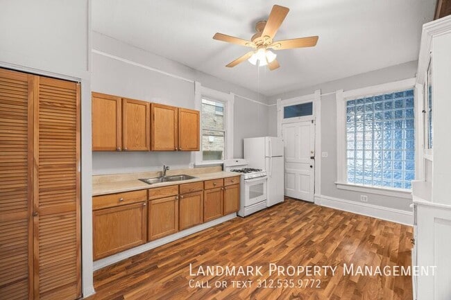 Building Photo - 1124 N Wolcott Ave