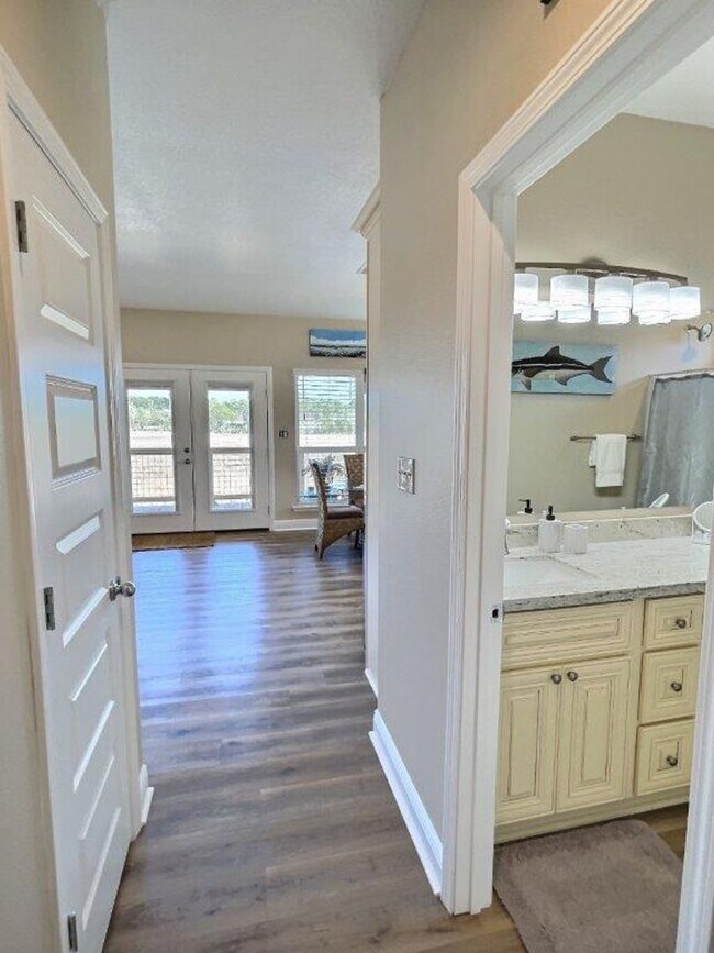 Building Photo - Fully furnished 2-bedroom house on the bayou