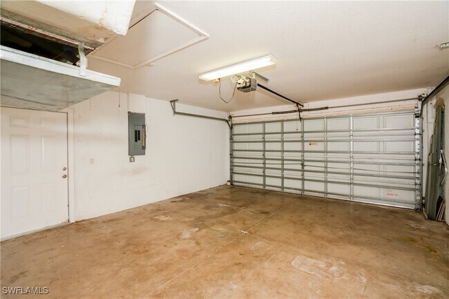 Building Photo - 4148 Calatrava Ave