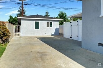 Building Photo - 1111 N Holmar Ave