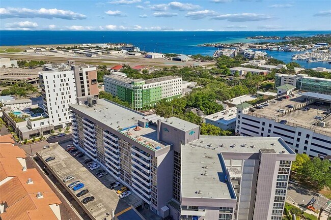 Building Photo - 470 3rd St S