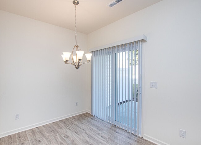 Building Photo - BEAUTIFUL 2 Bedroom Townhome in Midland - ...