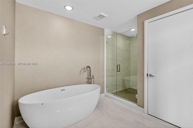 Building Photo - 16385 Biscayne Blvd