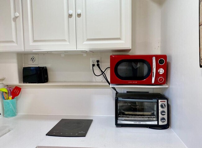 Building Photo - 2361 Hunters Square Ct