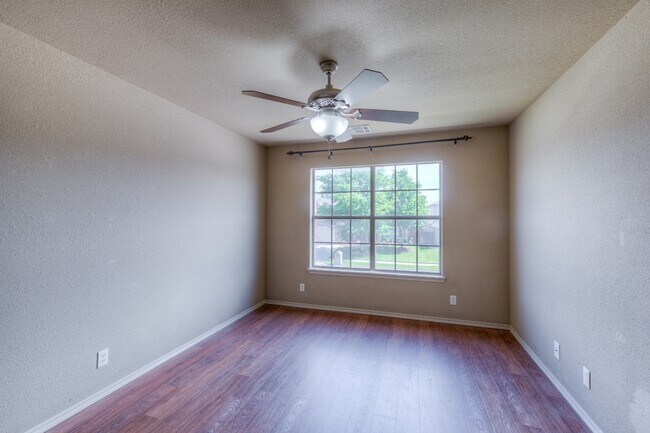 Building Photo - 1317 W Dover St