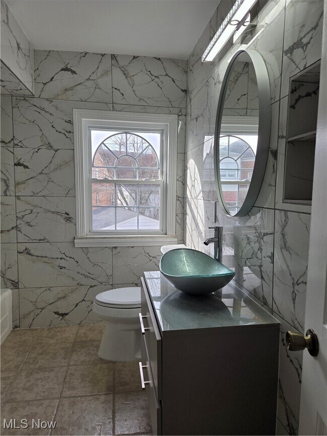 Building Photo - 3698 Washington Blvd