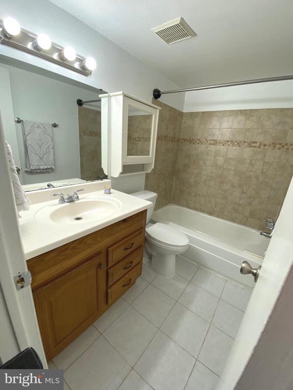 Building Photo - 1531 Colonial Dr