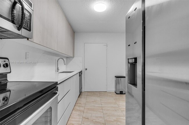 Building Photo - 5401 Collins Ave