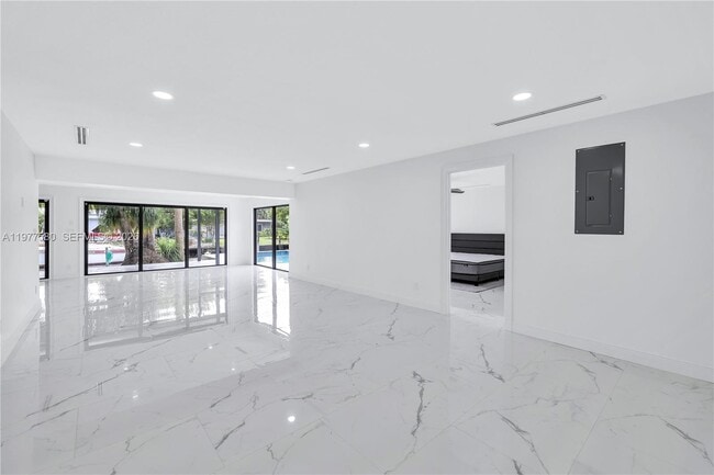 Building Photo - 1608 SW 5th Ct