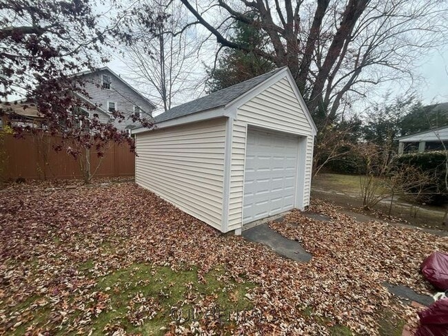 Building Photo - 30 Stearns Rd