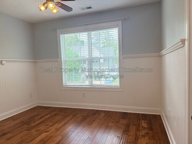 Building Photo - 305 Holly Thorn Trace