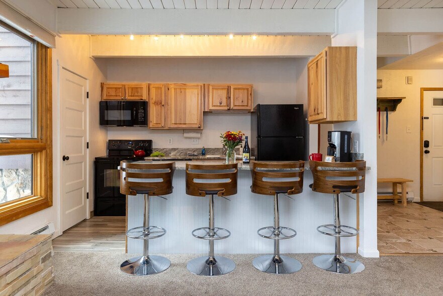 Building Photo - 465-464 4 O'Clock Rd