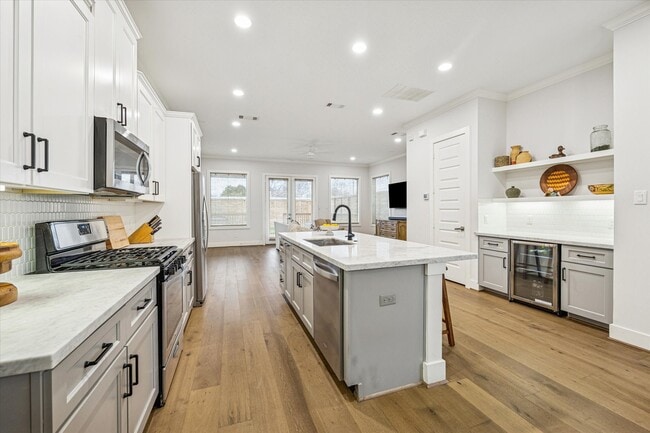 Building Photo - 1005 Bunton St