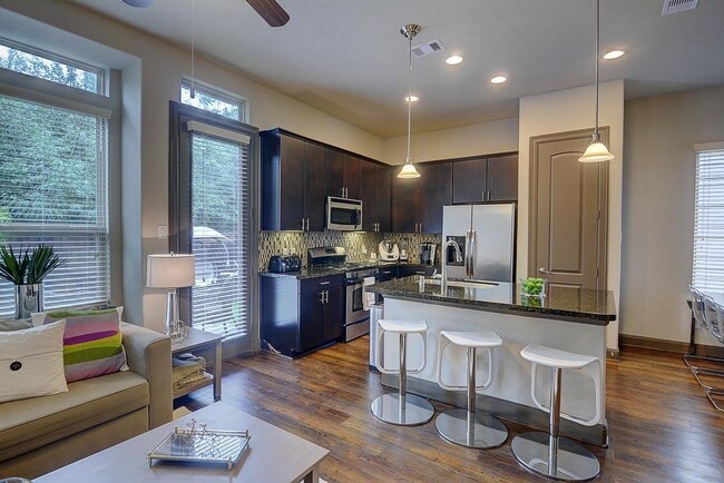 Building Photo - 103 Aventura Pl