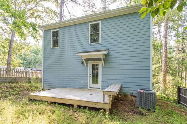 Building Photo - 200 Howell St