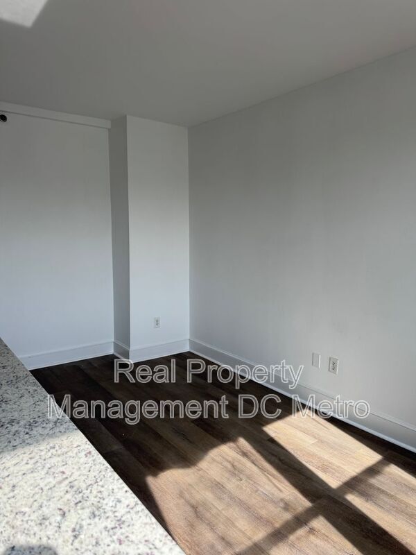 Building Photo - 815 Maryland Ave NE