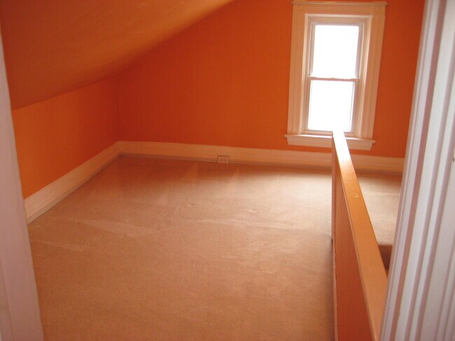 third floor - 142 George St