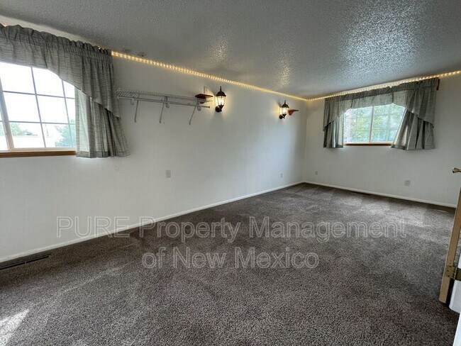 Building Photo - 3109 Greenbriar Ave