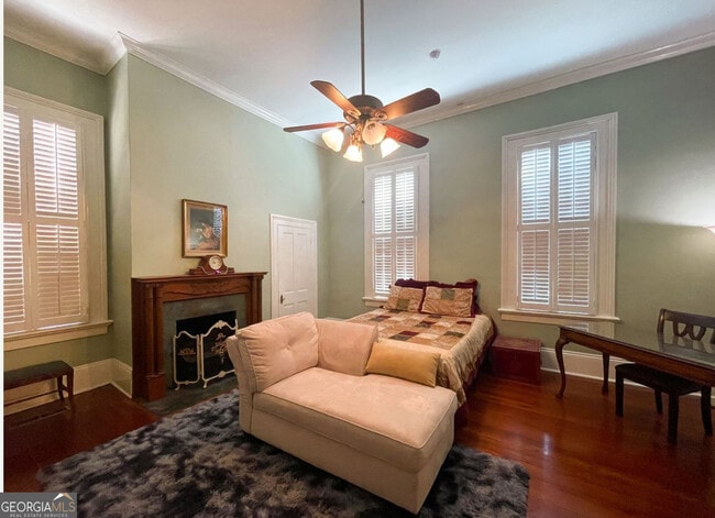 Building Photo - 305 Orange St