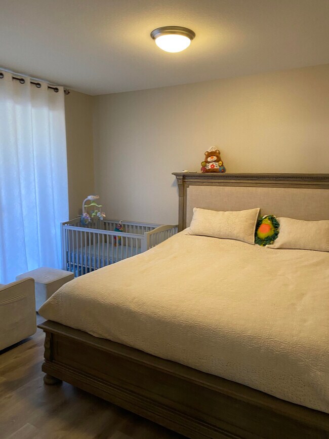 Building Photo - 3975 N Hualapai Way