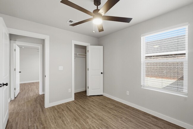 Building Photo - 526 Elmont St