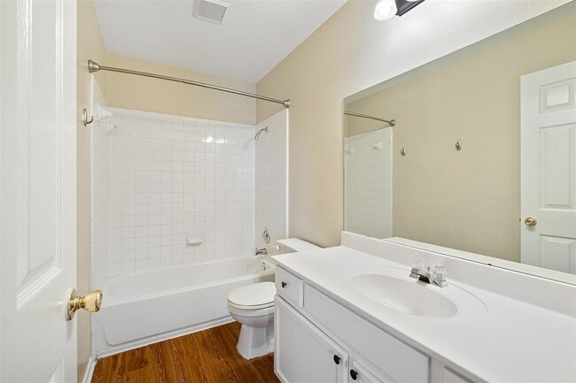 Building Photo - 2205 Romeo Dr