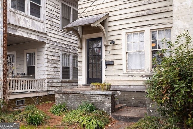 Building Photo - 114 E Maple St