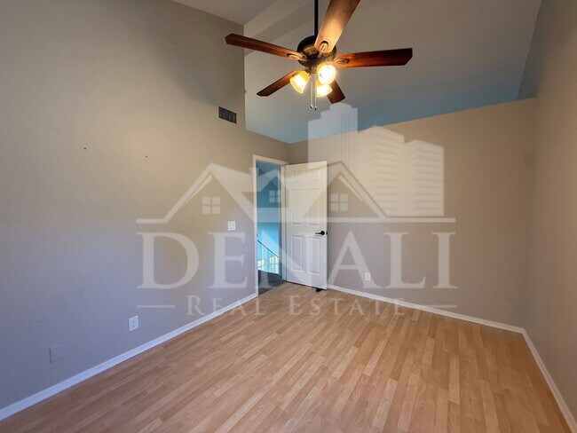 Building Photo - 1114 S Surfside Dr