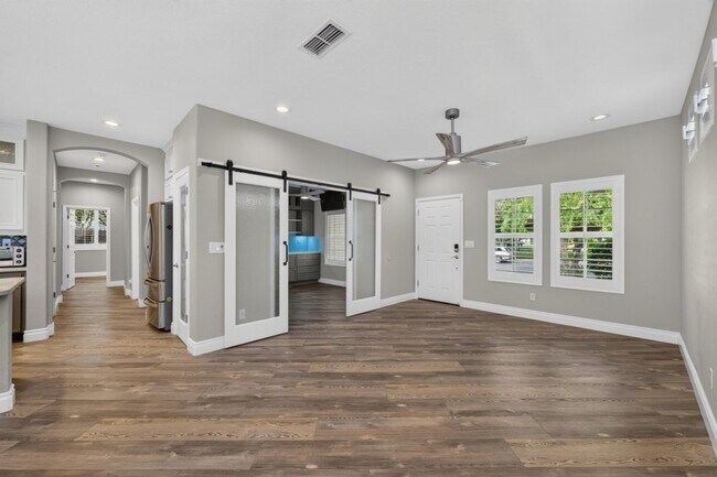 Building Photo - 1647 Gateway Dr