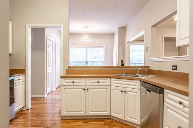 Building Photo - 1110 Devonshire Trail