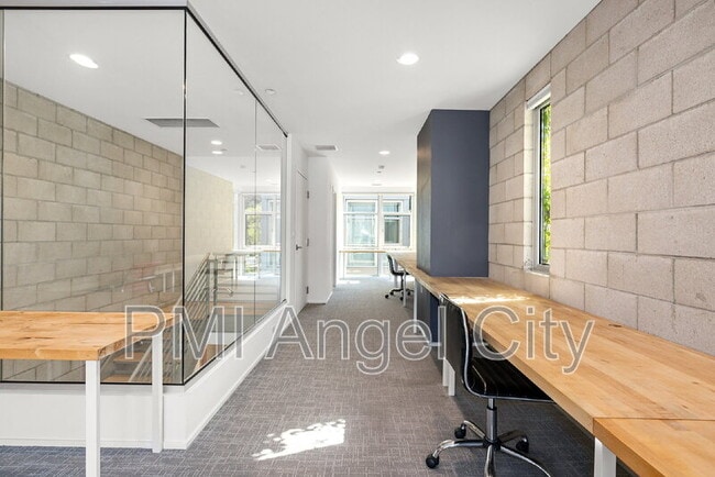 Building Photo - 3450 Cahuenga Blvd W