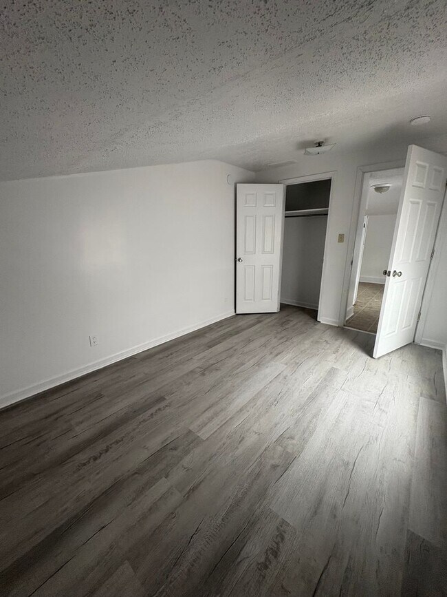 Building Photo - 108 N Hamilton St